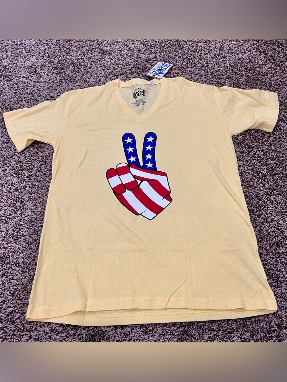 Royce USA Peace Sign Graphic Tee Small Yellow V-Neck Patriotic T-Shirt NWT